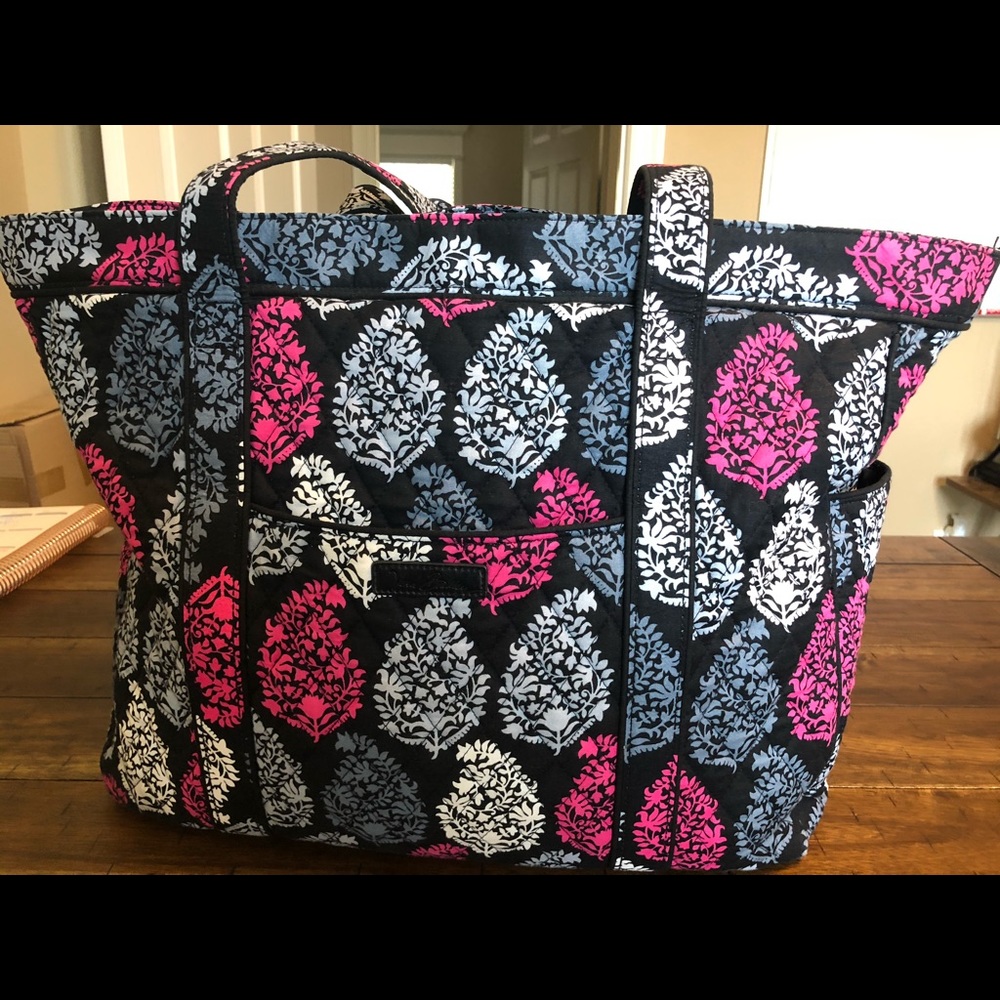 Vera Bradley Get Carries Away Tote